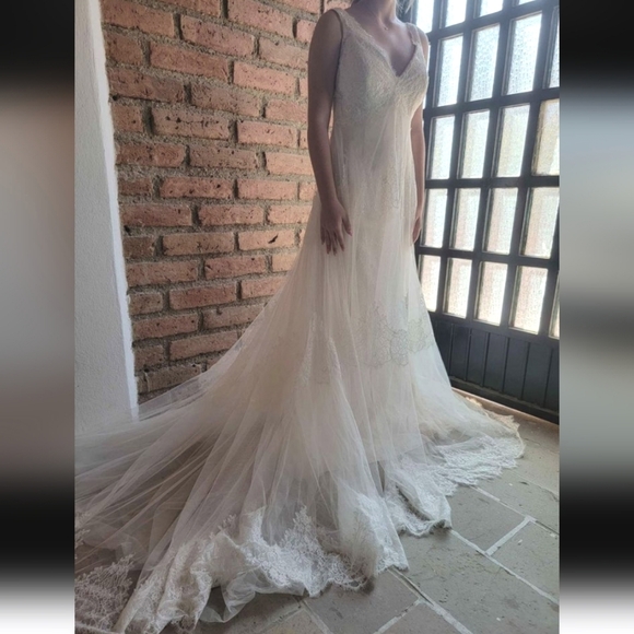 Vintage Lace Wedding Dress - Picture 1 of 5